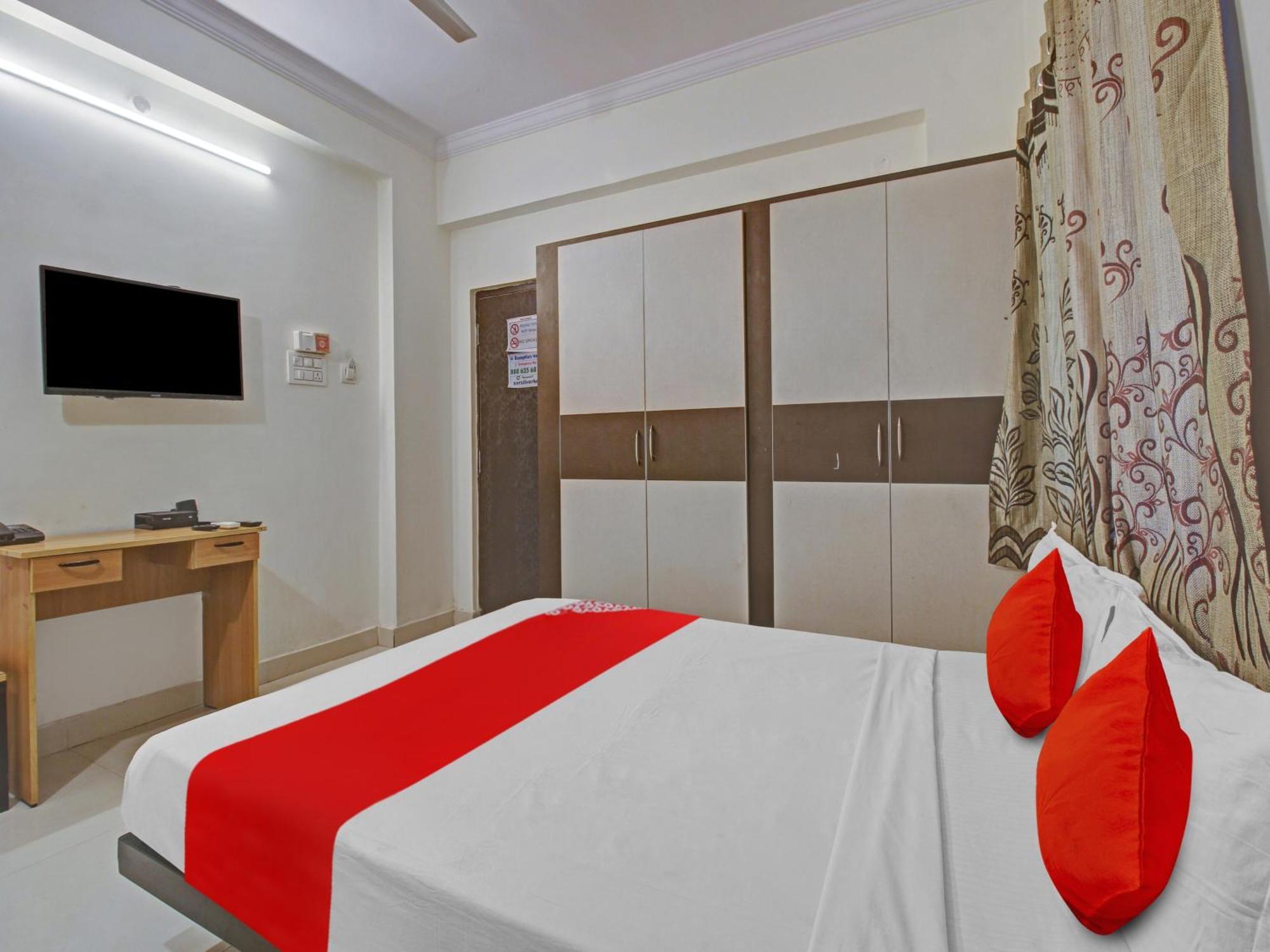 Hotel O Svr Silver Key Lingampalli Bagian luar foto