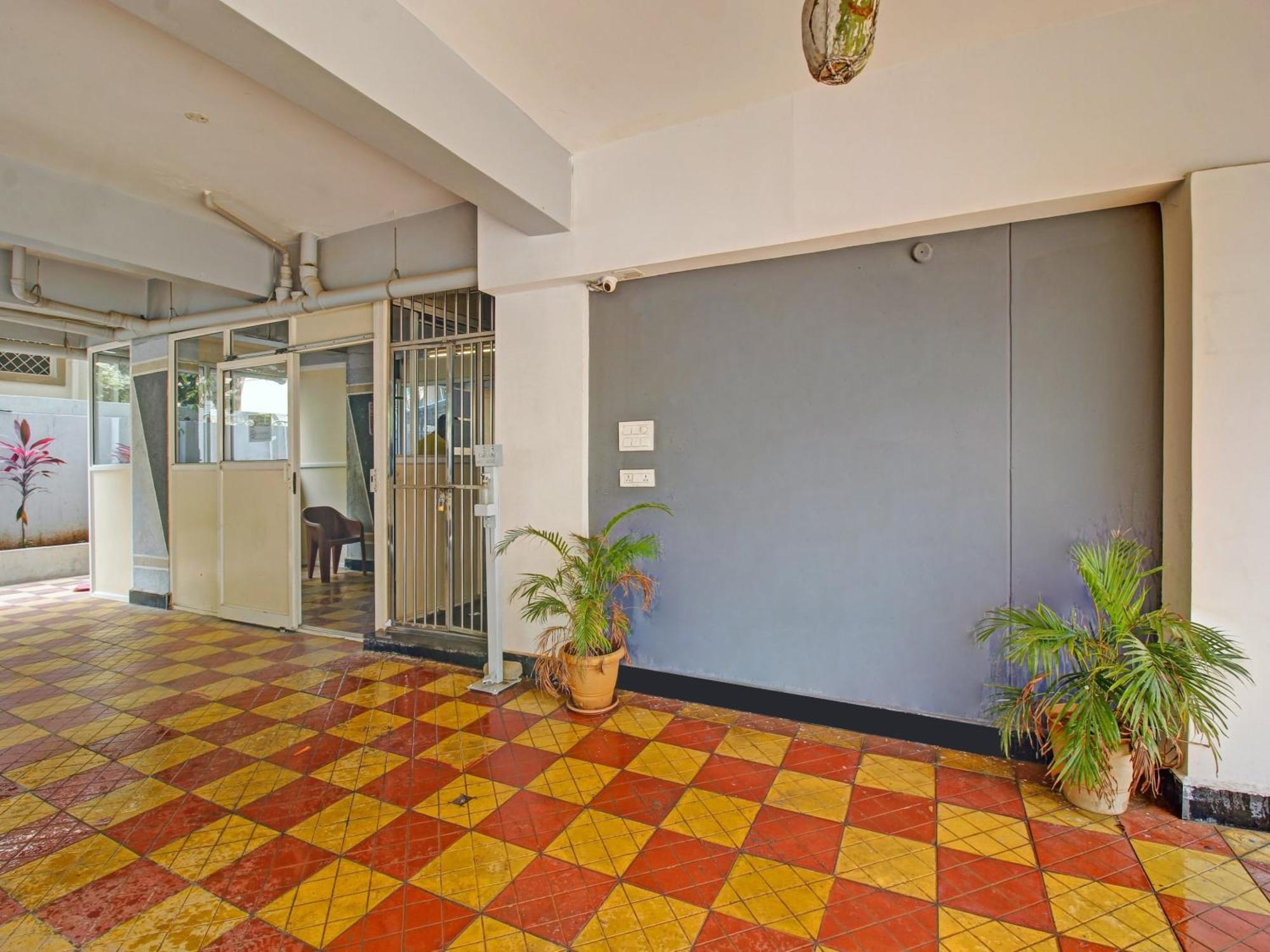 Hotel O Svr Silver Key Lingampalli Bagian luar foto