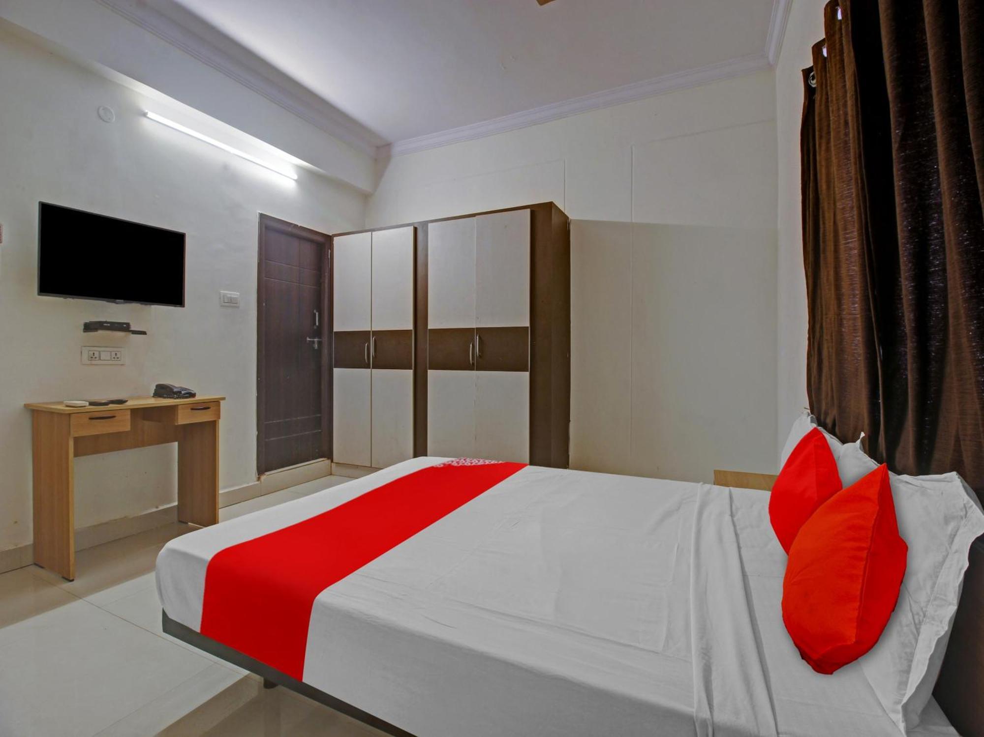 Hotel O Svr Silver Key Lingampalli Bagian luar foto