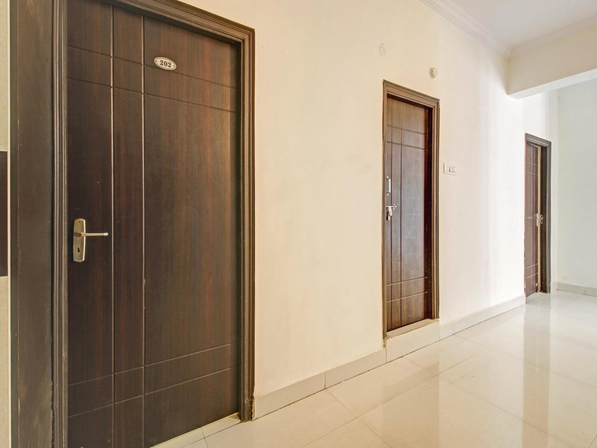 Hotel O Svr Silver Key Lingampalli Bagian luar foto