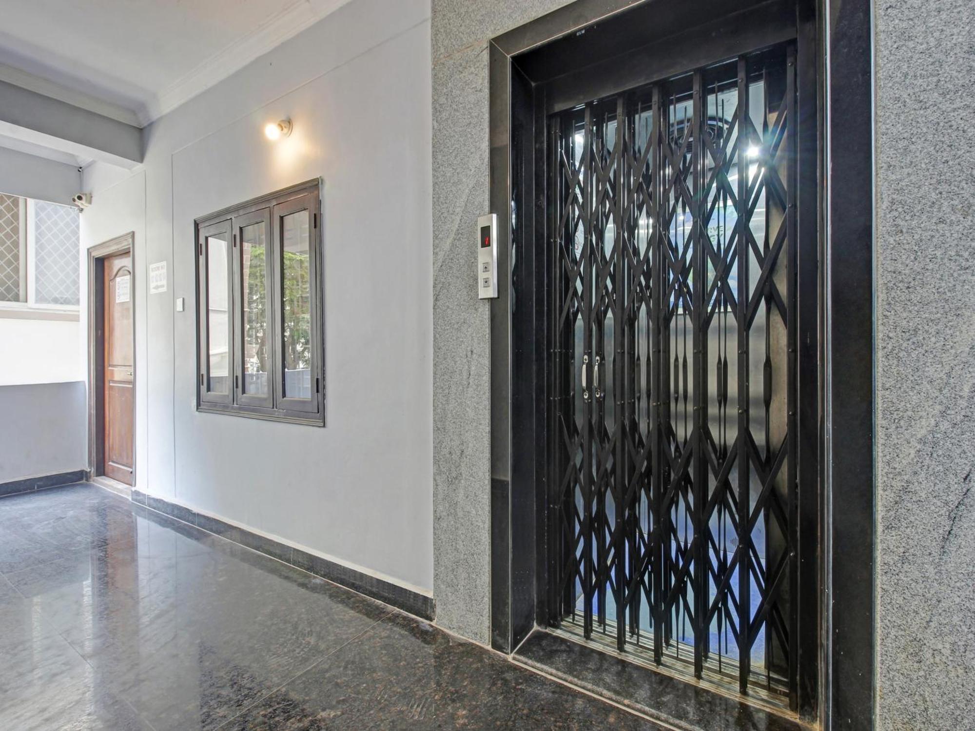 Hotel O Svr Silver Key Lingampalli Bagian luar foto