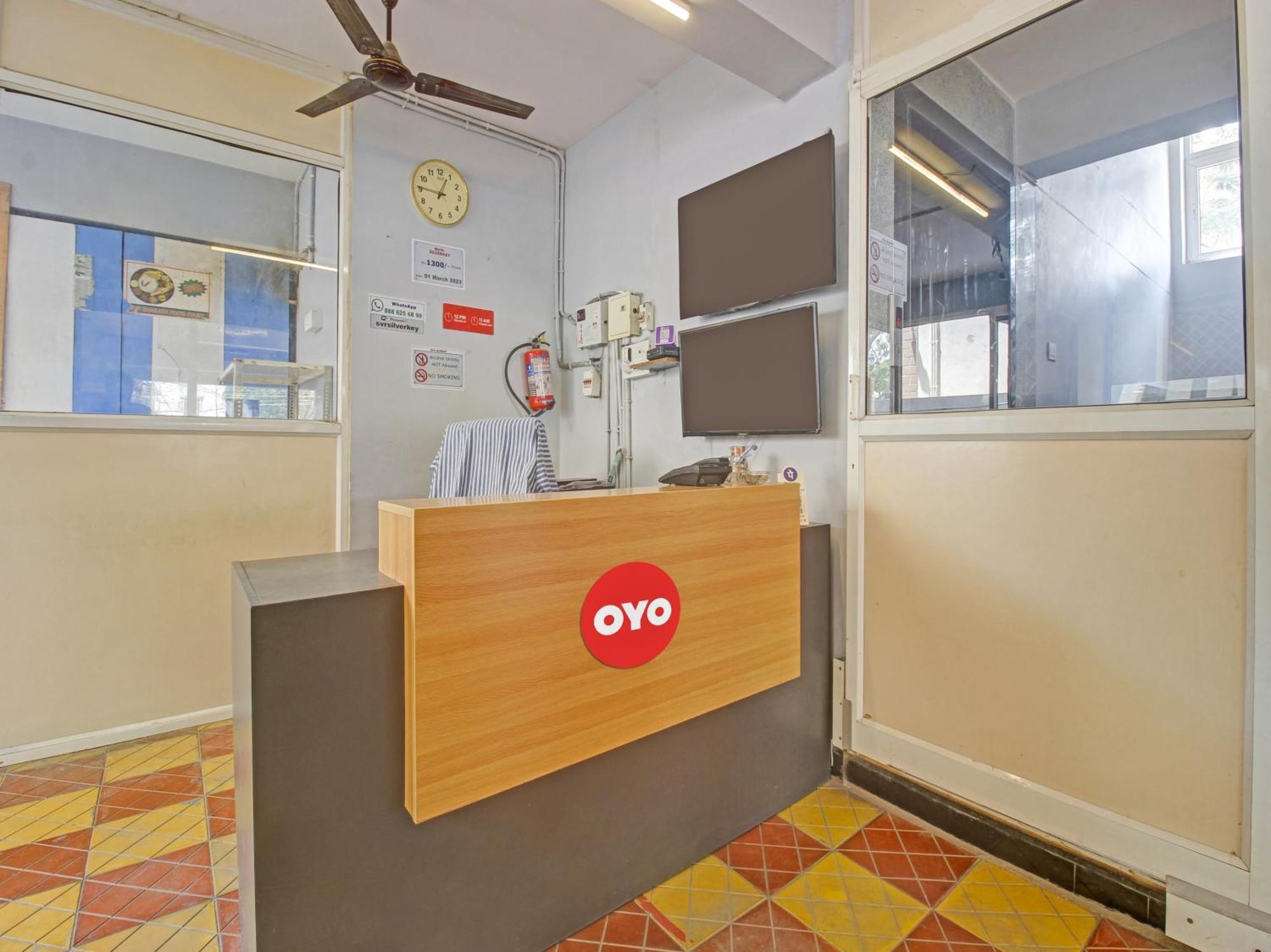 Hotel O Svr Silver Key Lingampalli Bagian luar foto