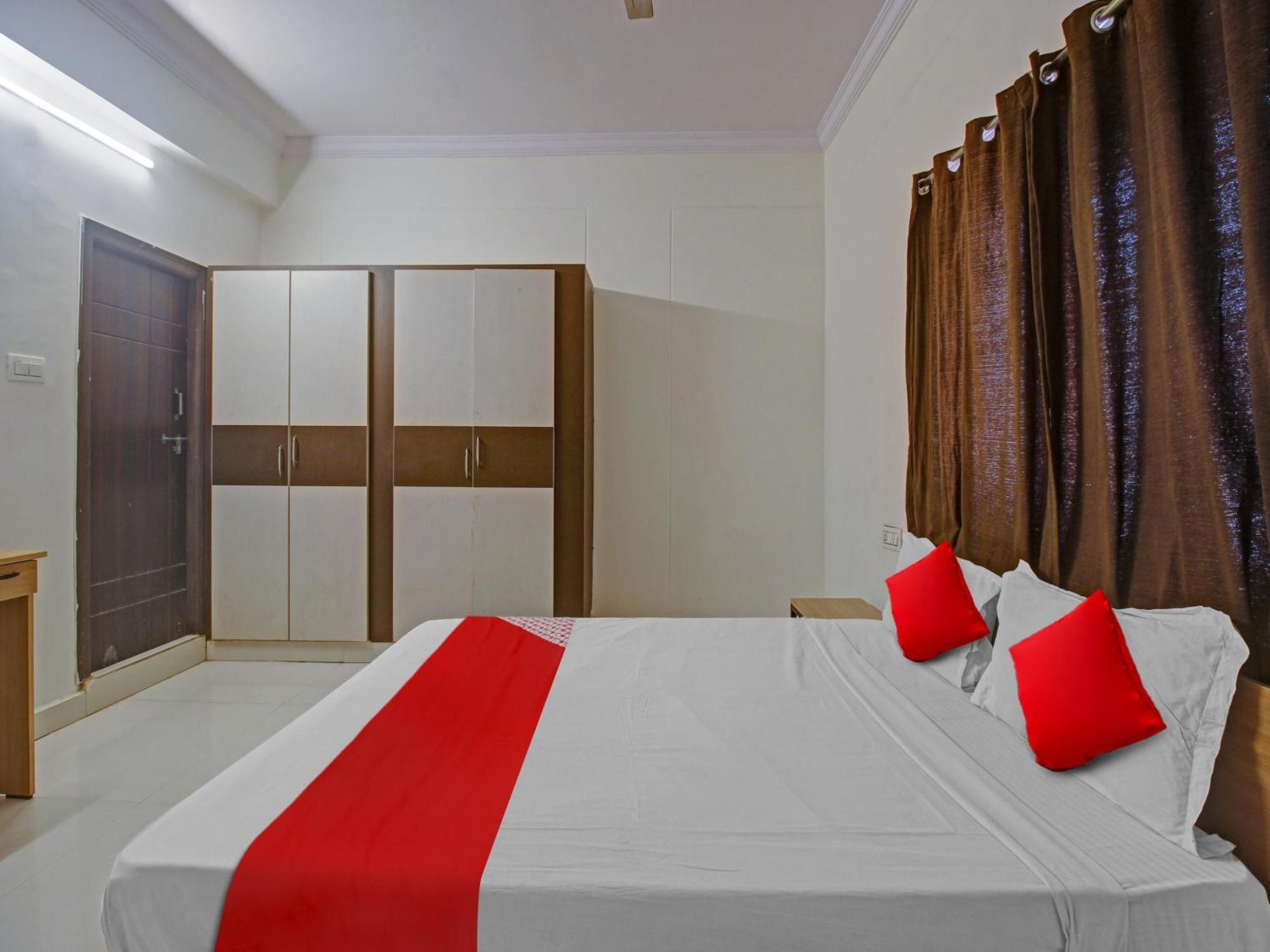 Hotel O Svr Silver Key Lingampalli Bagian luar foto