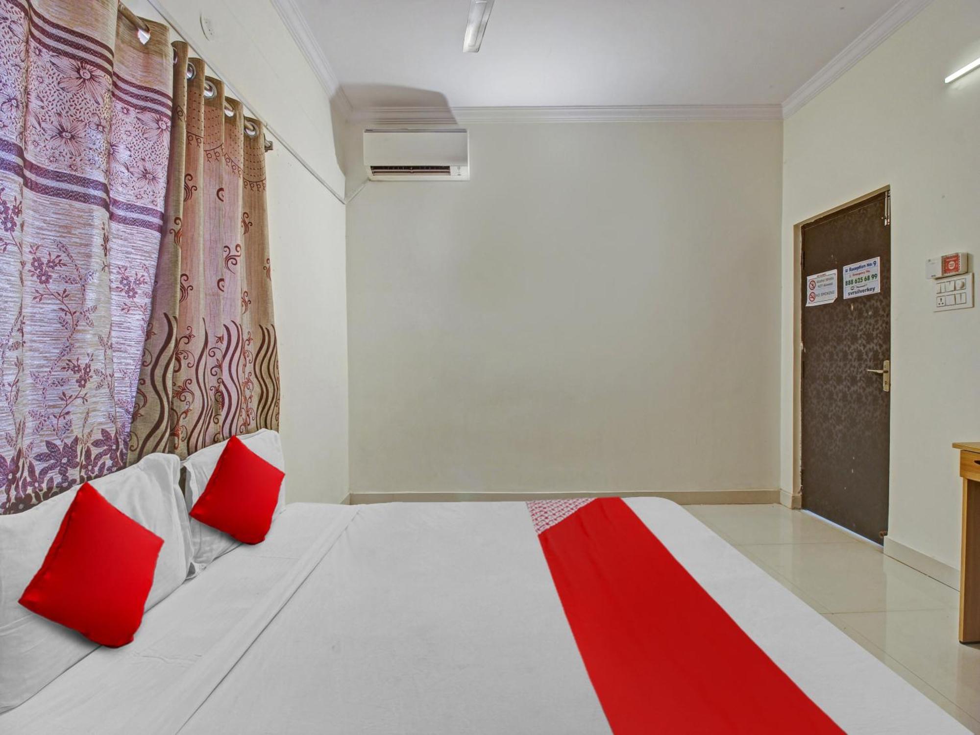 Hotel O Svr Silver Key Lingampalli Bagian luar foto