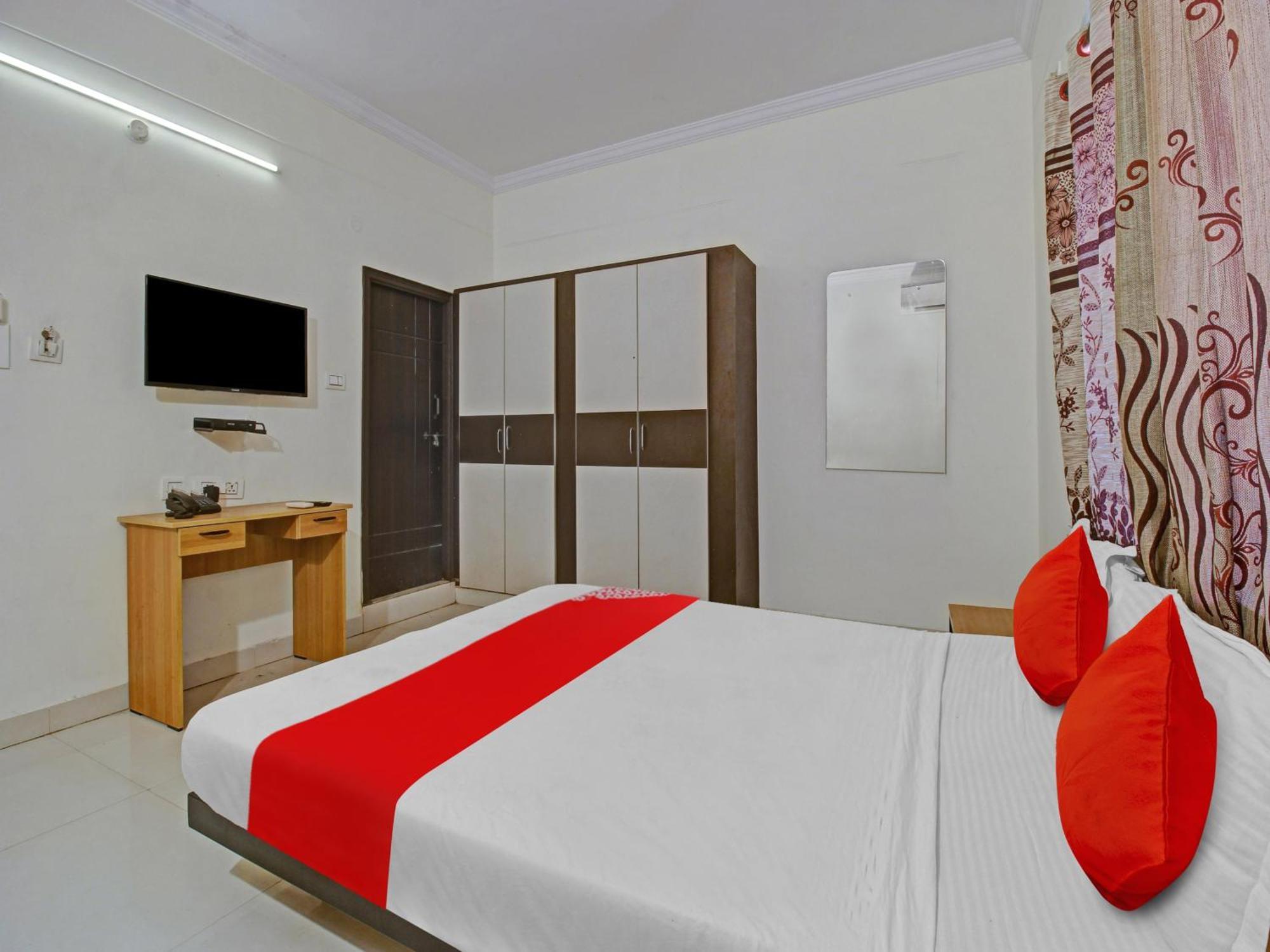 Hotel O Svr Silver Key Lingampalli Bagian luar foto