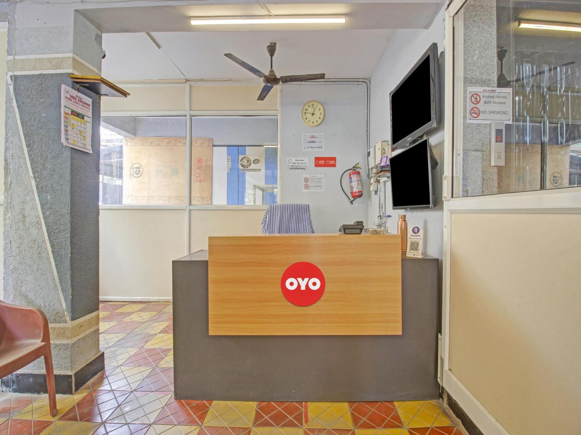 Hotel O Svr Silver Key Lingampalli Bagian luar foto